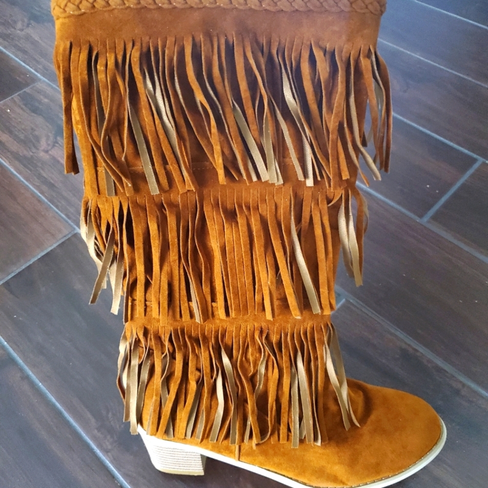 Sugar boots size 10 women's in tan color small heel 1 inch
